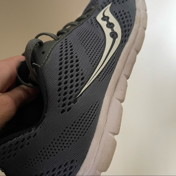 Women’s Saucony Running Shoes lightweight mesh grey and white retro style - Picture 4 of 12